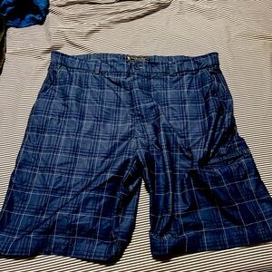 42 Men’s golf shorts